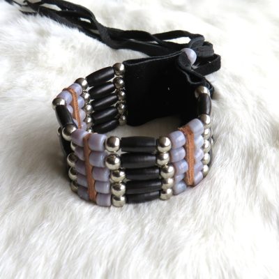 Armband koeienbot zwart hertenleer paars (5 rijen)