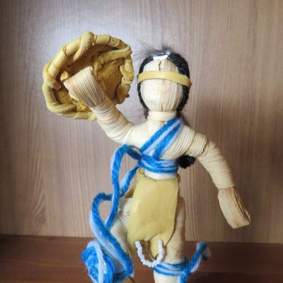 Tradiotionele maispop (corn husk doll) – Shield danser