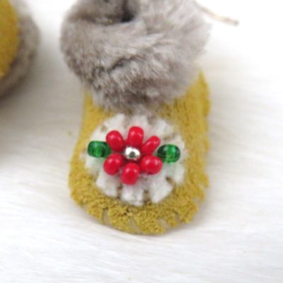 Mini mocassin oorbellen rode kralen (Inuit)