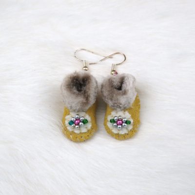 Mini mocassin oorbellen zilverkleurige kralen (Inuit)