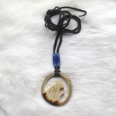 Moose antler ketting adelaar door Wesley Havill