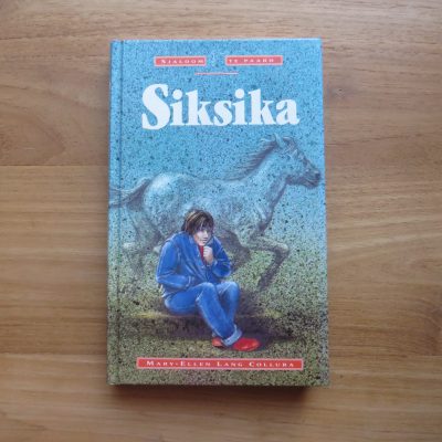 Boek “Siksika” van Mary-Ellen Lang Collura