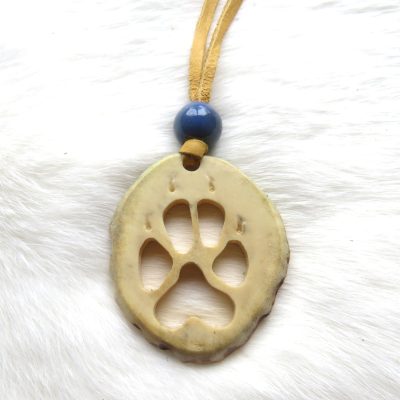 Moose antler ketting wolfpaw (hertenleer) door Wesley Havill