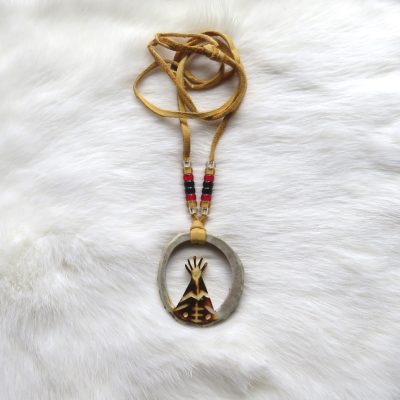 Moose antler ketting tipi door Wesley Havill