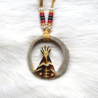 Moose antler ketting tipi door Wesley Havill