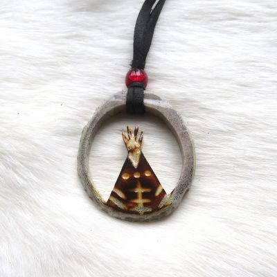 Moose antler ketting tipi (rode kraal) door Wesley Havill