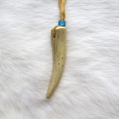 Ketting met hertenhoornpunt (naturel/l.blauw) Wesley Havill